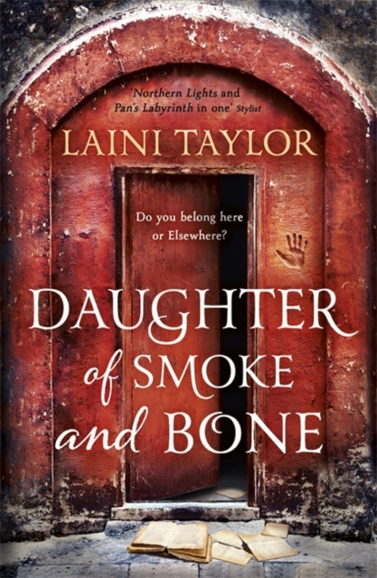 Daughter of Smoke and Bone : Enter another world in this magical SUNDAY TIMES bestseller